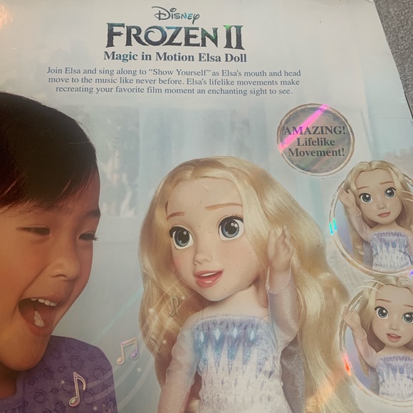 Disney Frozen II Magic in Motion Elsa Doll Sings Show Yourself New - Picture 3 of 10